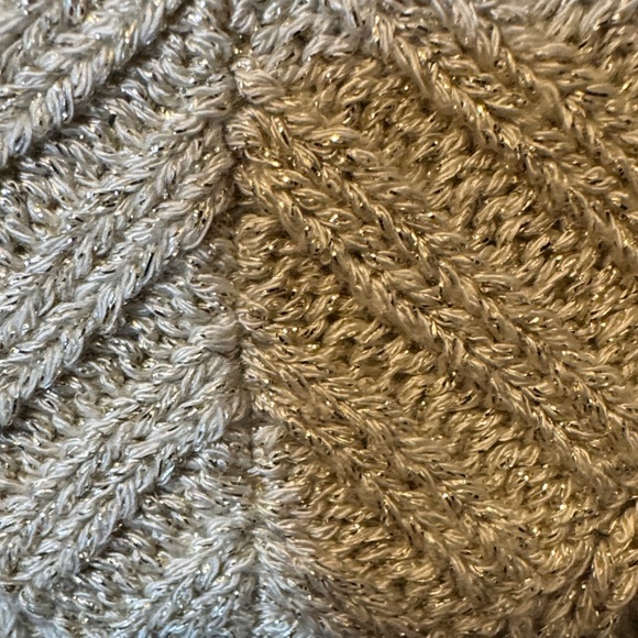 Express Cream and Metallic Gold Loose Knit V-Neck Pullover Sweater Size S - Picture 4 of 4